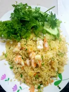 Hình ảnh Cơm chiên trứng muối hải sản