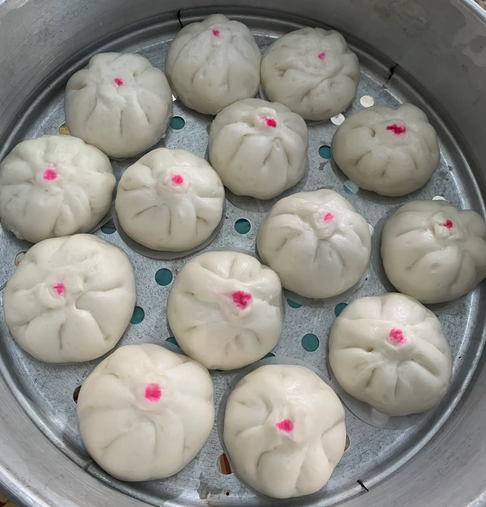 Hình ảnh Bánh Bao Thịt Xúc Xích 2Trứng Cút
