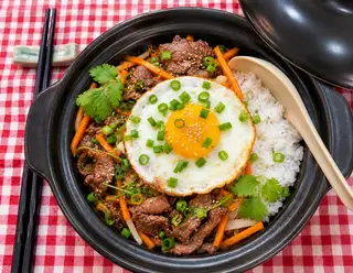 Hình ảnh Cơm heo xào cay