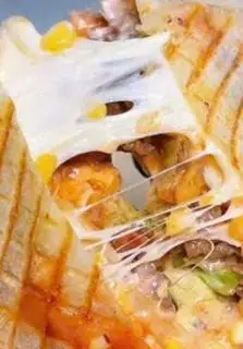 Hình ảnh Tacos Mix Bò - Gà Phomai kéo sợi size L