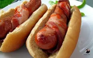 Hình ảnh bánh mì xúc xích bò khô
