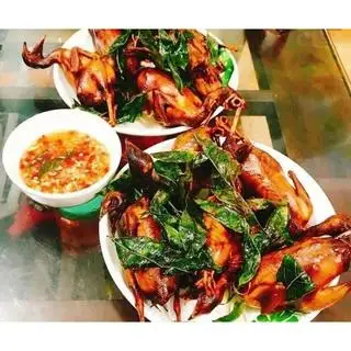 Hình ảnh Chim Cút Chiên Lá Móc Mật Size Nhỏ