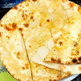 Garlic Naan Bread (Naan Tỏi) - 45.000 ₫ tại Sher E Punjab Cuisine - Nhà Hàng Ấn Độ - Nam Kỳ Khởi Nghĩa