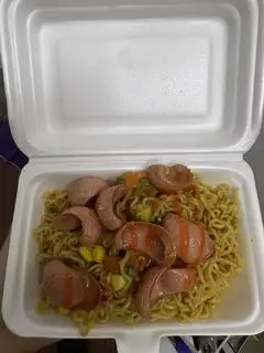 Hình ảnh mì trộn xúc xích 