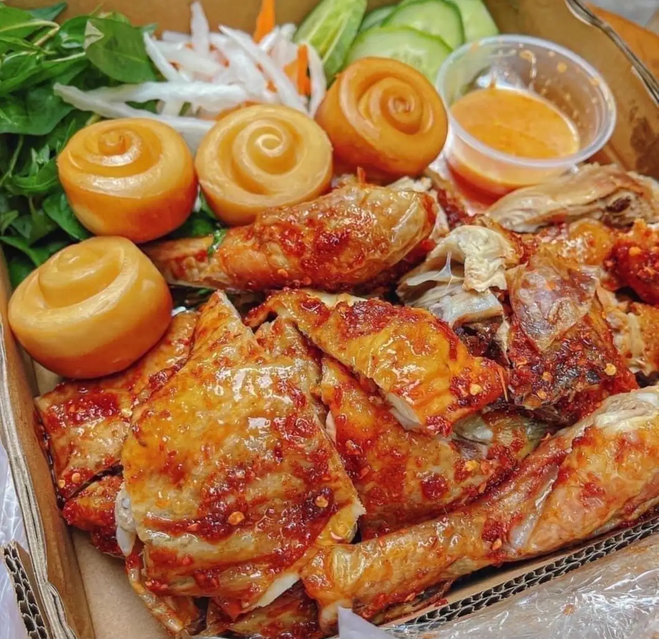 Hình ảnh Combo hạt rẻ 1/2 con Gà Nướng Lu ( Kèm 4 bánh bao)