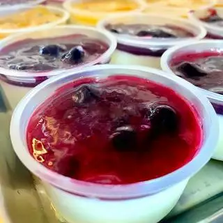 Panna Cotta Việt Quất - 17.000 ₫ tại Tiệm Bánh Oanh Oanh - Bánh Kem & Bông Lan Trứng Muối - Sư Vạn Hạnh (Nối Dài)