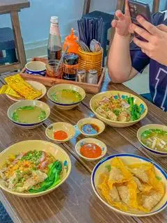 Hình ảnh Gà xé + Cá viên