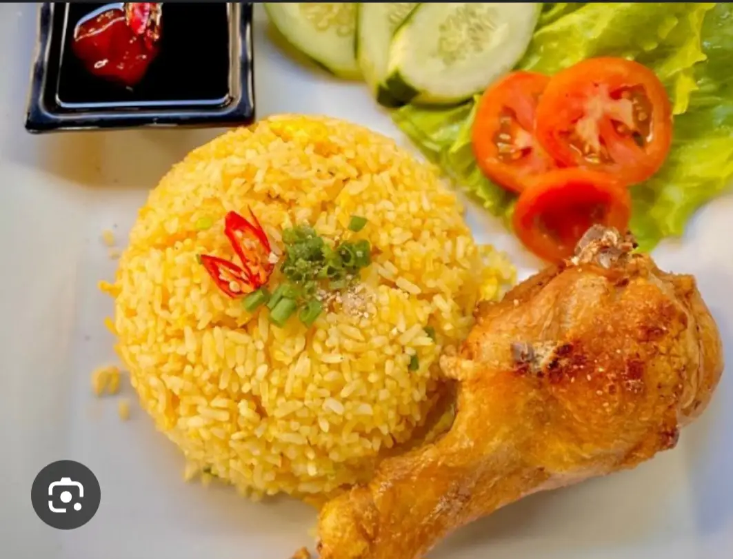 Cơm đùi tỏi - 65.000 ₫ tại Cơm Gà Xối Mỡ - Mai Văn Vĩnh
