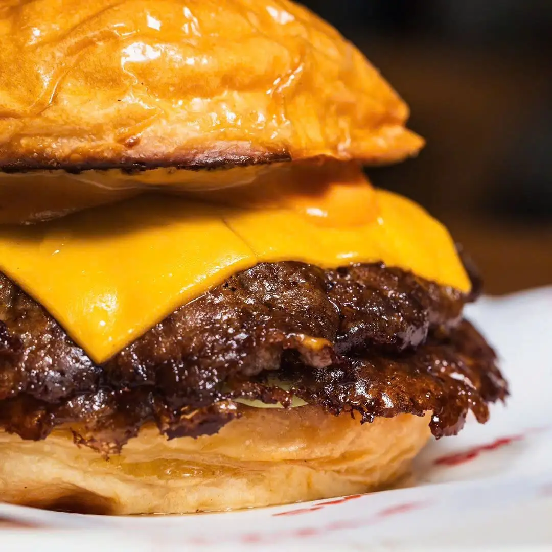 Classic Cheese Burger - 185.000 ₫ tại The Olive Steak House - Đồng Khởi