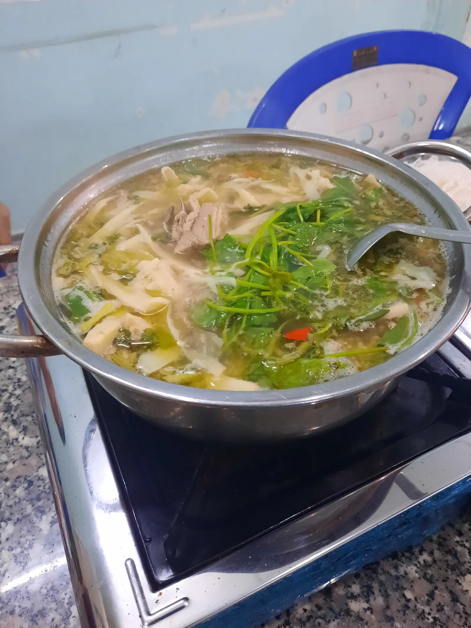 Hình ảnh Lẩu măng lớn
