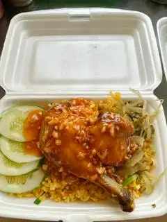 Hình ảnh Cơm đùi gà mắm tỏi
