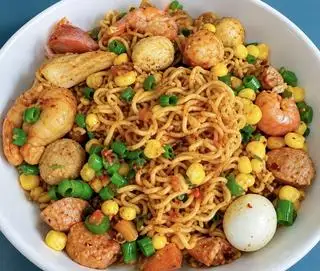Hình ảnh Mì trộn indomie tôm bò cá viên