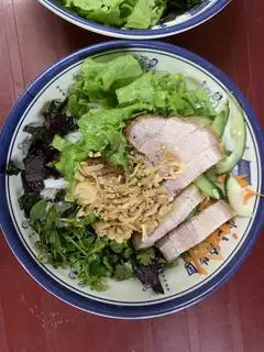 Hình ảnh Bún trộn thịt heo quay