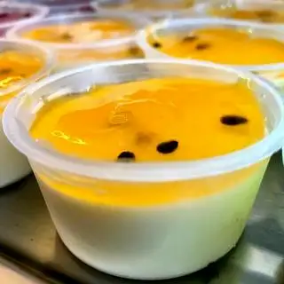 Panna Cotta Chanh Dây - 17.000 ₫ tại Tiệm Bánh Oanh Oanh - Bánh Kem & Bông Lan Trứng Muối - Sư Vạn Hạnh (Nối Dài)