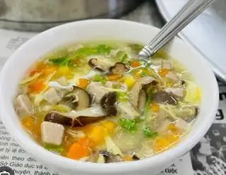 Hình ảnh súp gà đùi nấm