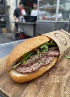 Bánh mì chả bò muối tiêu - 40.000 ₫ tại Bánh Mì Bình Định - Bùi Văn Ba