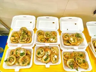 bánh khọt tôm ( shrimp pancake ) - 55.000 ₫ tại Đậu Hủ Thúi & Trà Sữa Cô Út - Lê Hồng Phong