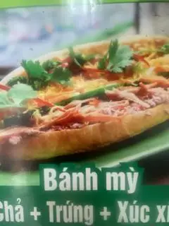 Hình ảnh Bánh mì pa tê trứng chả