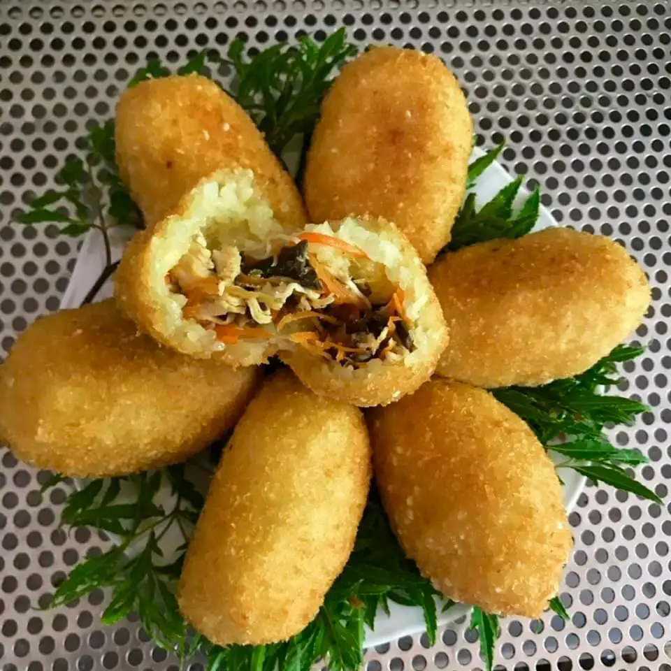 Hình ảnh Xôi gà nấm chiên 