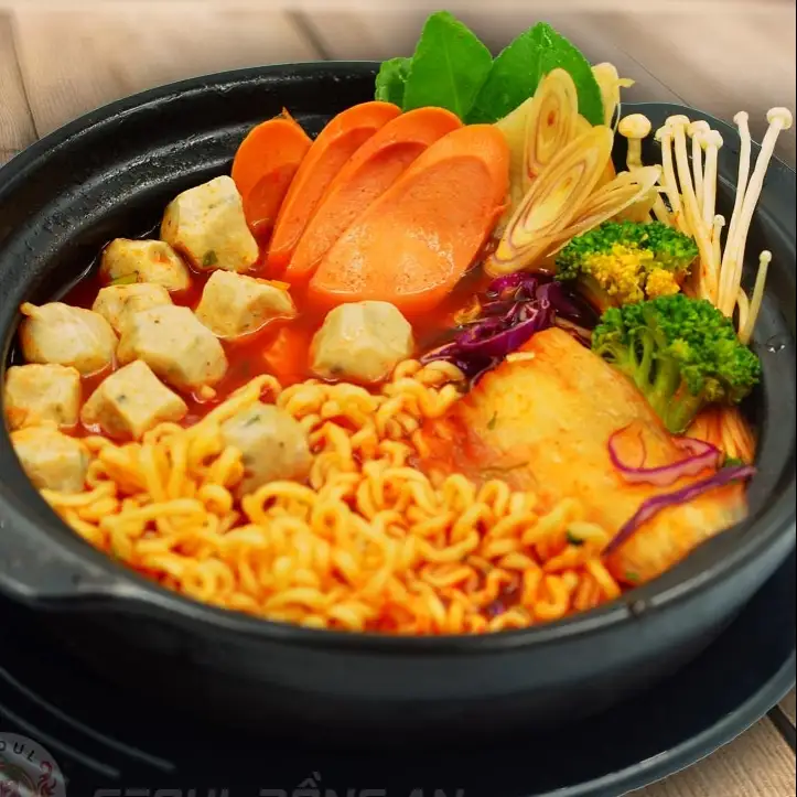 Hình ảnh Mì bò viên - xúc xích ( 6 bò viên , 6 lát xúc xích Đức)