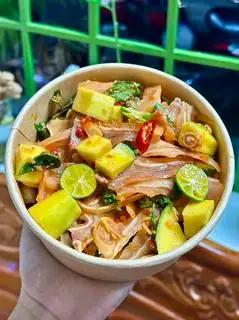Hình ảnh Chân Gà Rút Xương Mix Tai Heo