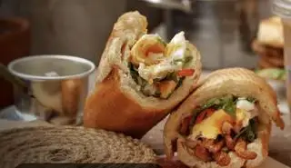 Hình ảnh Bánh Mì chả cá trứng 
