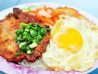 Cơm sườn trứng opla - 67.000 ₫ tại Cơm Tấm Hậu - Nguyễn Gia Trí