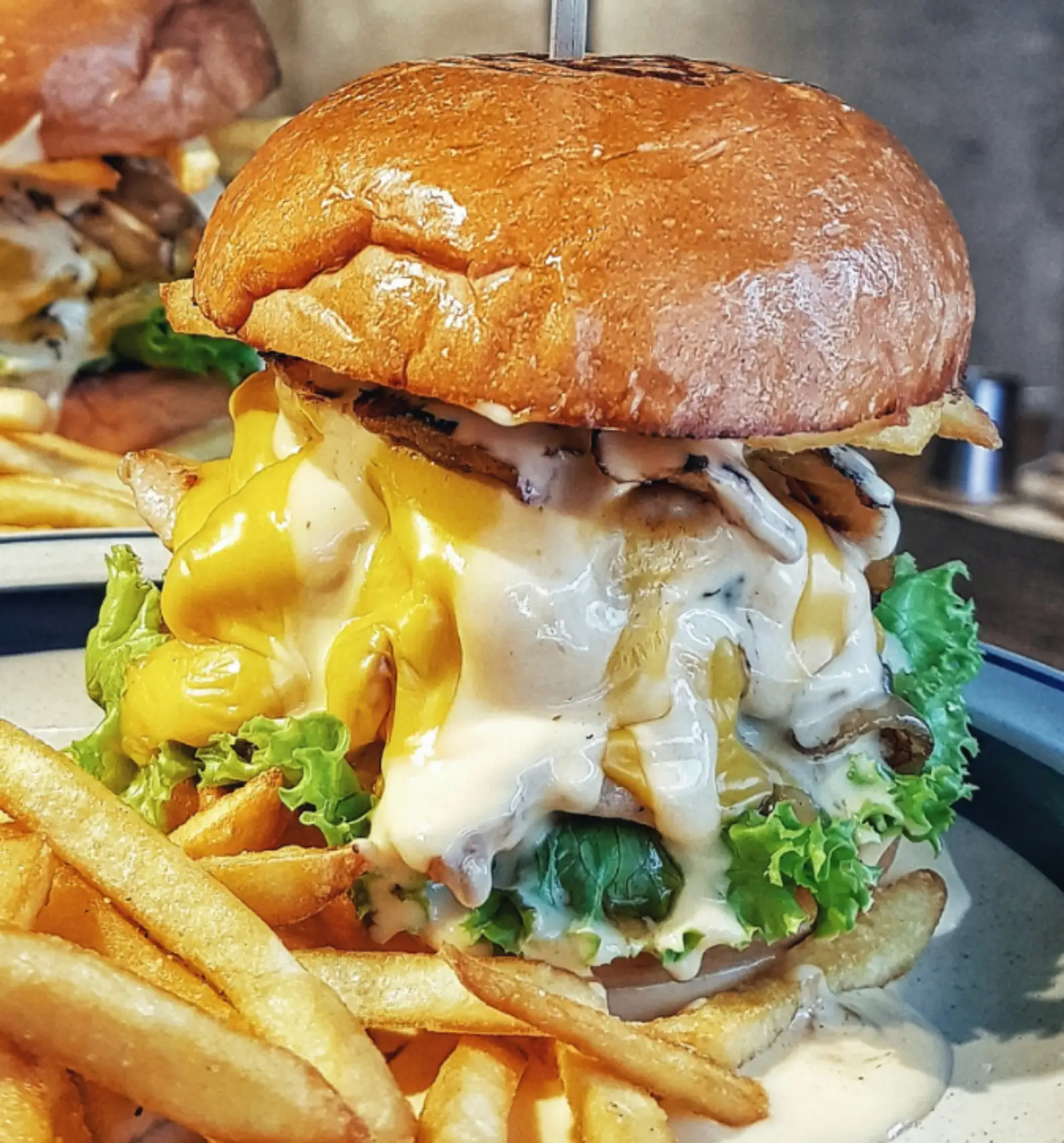 Bao mập burger Bò Tây - 130.000 ₫ tại Cheesy Burger - Tô Hiến Thành