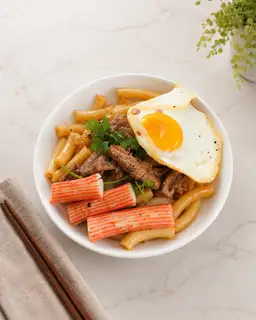Hình ảnh Nui xào bò, trứng, thanh cua