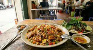 Hình ảnh cơm rang ba chỉ sốt