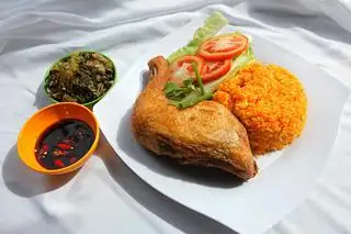 Cơm Gà Xối Mỡ - 81.000 ₫ tại Cơm Gà Hải Nam Kiểu Singapore - Calmette	