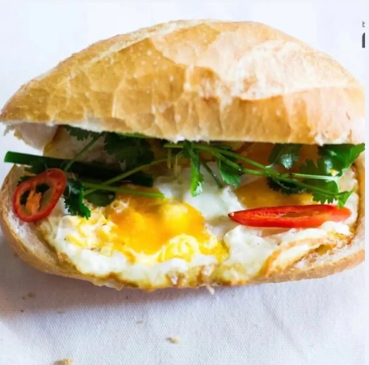 Bánh mì ốp la - 27.000 ₫ tại Bé Thi - Bánh Mì & Cà Phê - Đường 25A