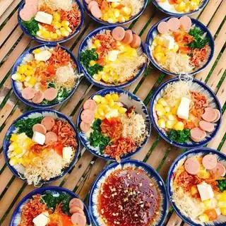 Hình ảnh 1 chén phô mai nướng 2 trứng gà nướng full topping 