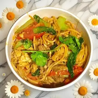 Hình ảnh Mỳ trứng xào rau củ với thịt heo