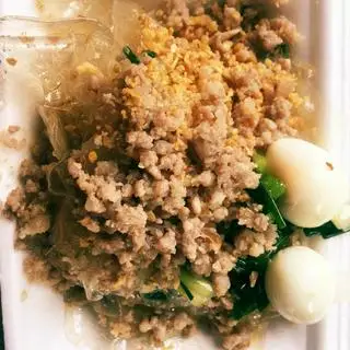 Bánh tráng mỡ hành thịt bằm trứng cút - 29.000 ₫ tại Bánh Tráng Tỏi Ớt Cô Giang - Chung Cư Trần Quang Diệu