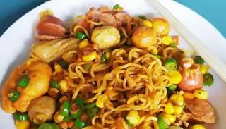 Mì trộn trứng - 25.000 ₫ tại Xôi Và Ăn Vặt - My Mom - Võ Trường Toản