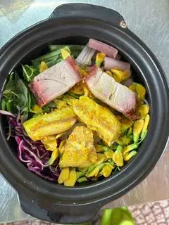 Hình ảnh  Bún cá+ heo quay