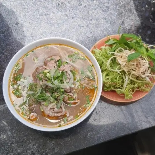 Bún bò thịt chả  - 50.000 ₫ tại Bún Bò Huế 292 - Nguyễn Xí 