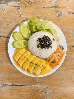 Hình ảnh Cơm má đùi gà sốt phô mai