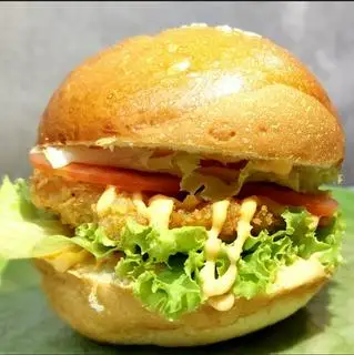 Burger Gà Trứng + 1 Ly coca - 28.000 ₫ tại Hello Bánh Mì Hamburger & Chicken - Đường 49