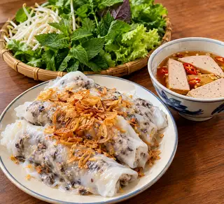 Hình ảnh Bánh Cuốn nhân mộc nhĩ thịt băm +  chả truyền thống