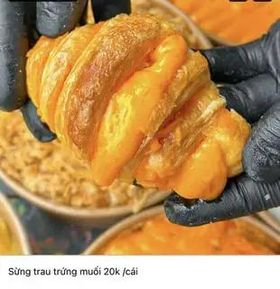 Bánh sừng trâu trứng muối - Hộp 1 cái - 24.000 ₫ tại Quyên Thỏ Cake - Bánh Ngọt & Ăn Vặt - Nguyễn Văn Luông