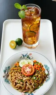 Hình ảnh Combo 1 mì trộn heo xào rau củ, 1 trà chanh đá