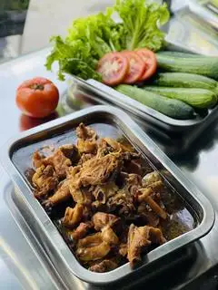 Cơm gà kho sả ớt - 55.000 ₫ tại Chú Lùn - Cơm Văn Phòng & Cơm Tấm - Đường Số 6