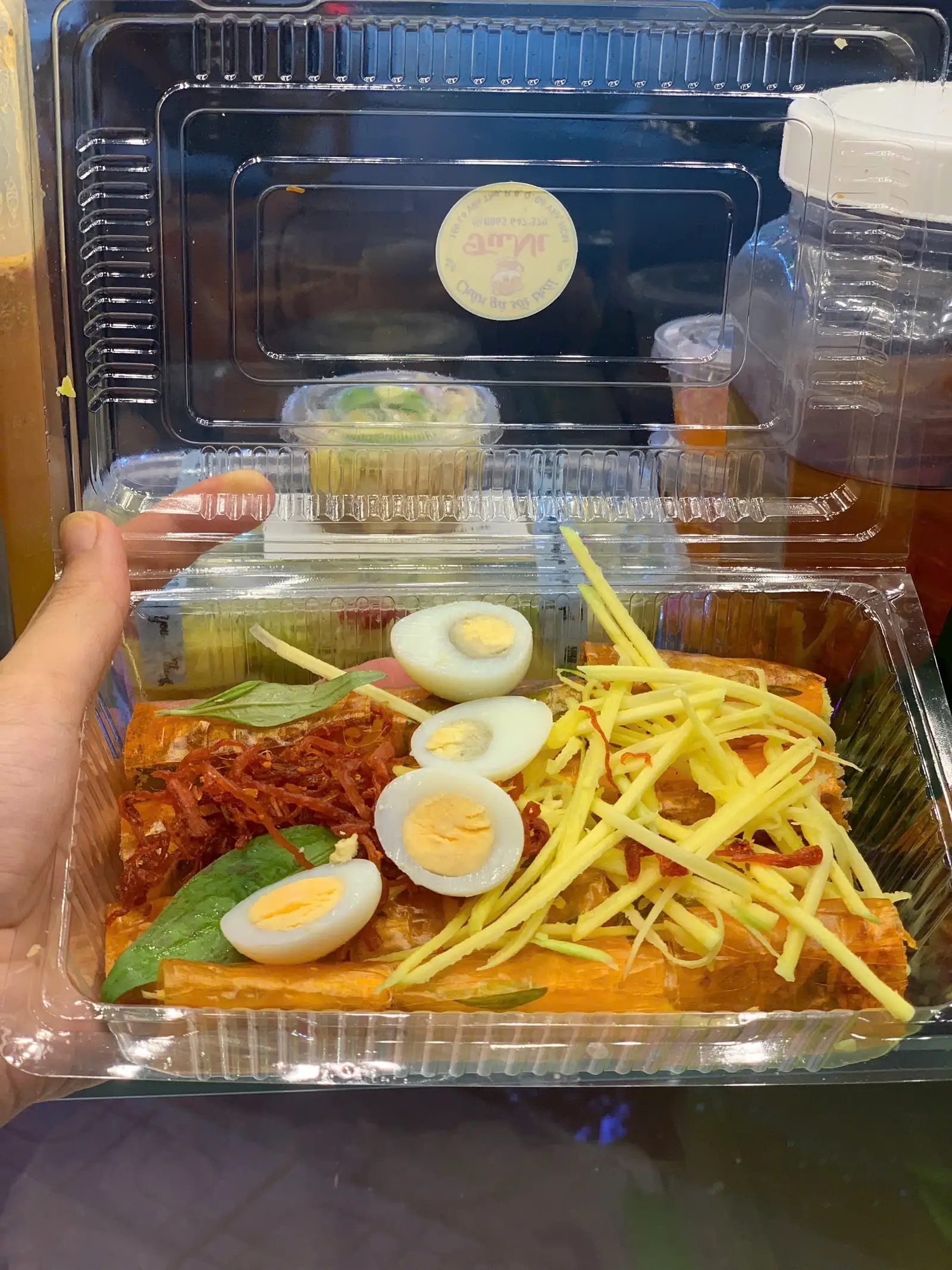 Bánh Tráng Cuộn Chấm Sốt Me - 35.000 ₫ tại Chân Gà Sốt Thái & Bánh Tráng Lụi Leo - Lê Văn Thọ