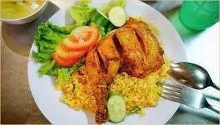cơm chiên gà xối mỡ(lớn)  - 72.000 ₫ tại Cơm Chiên Gà Xối Mỡ Linh - Võ Thị Đặng