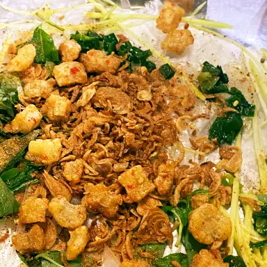 Bánh tráng trộn đầy đủ  - 35.000 ₫ tại Chè Thái Phương 151A - Khuông Việt