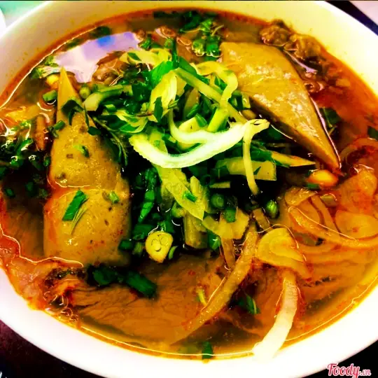 Bún bò Huế đặc biệt - sụn bò - 68.000 ₫ tại Bún Bò Huế & Bún Mọc Bình Hưng - Quốc Lộ 50
