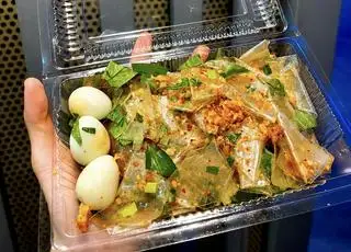 Hình ảnh Bánh tráng trộn mỡ hành nhỏ