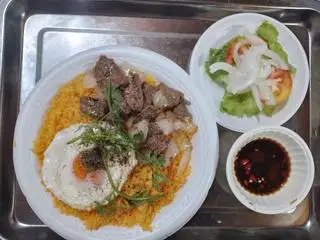 Cơm chiên bò bít tết - 42.000 ₫ tại Cơm Gà Rán & Mì Xào Bò Ngân Ca - Nguyễn Cư Trinh